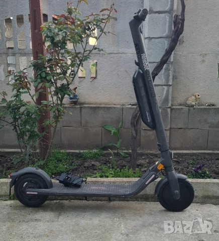 Почти нова Електрическа тротинетка Segway Ninebot E45E с 2 батерии, снимка 2 - Скутери и тротинетки - 54415783