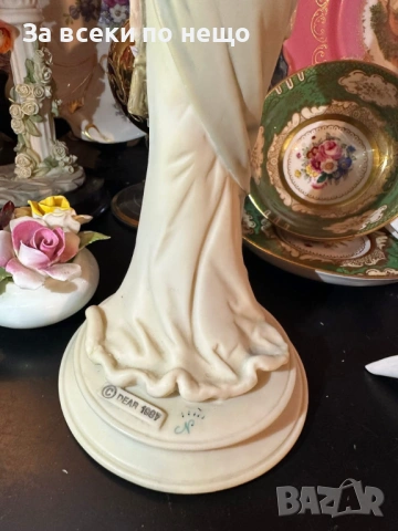 Capodimonte Italy  Circa 1987 Dear Studio figurine of an elegant lady’s Код P2068, снимка 14 - Декорация за дома - 53998008