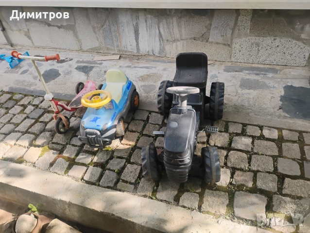 Трактор с педали, тротинетка и количка за бутане.
