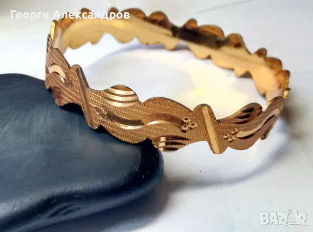 КРАСИВА Стара МАСИВНО ПОЗЛАТЕНА Класическа твърда гривна тип белезник / bangle Донесена от АНГЛИЯ