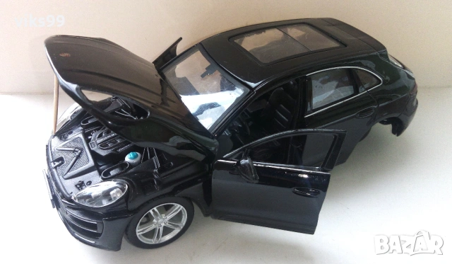 Метална количка Bburago Porsche Macan Мащаб 1:24, снимка 2 - Колекции - 54039909