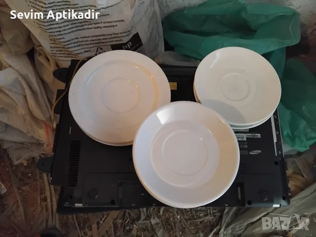 Порцеланови малки чинии , снимка 2 - Сервизи - 55494804
