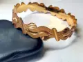 КРАСИВА Стара МАСИВНО ПОЗЛАТЕНА Класическа твърда гривна тип белезник / bangle Донесена от АНГЛИЯ, снимка 1