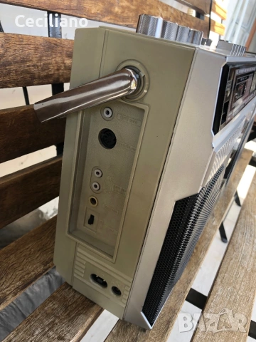 Радиокасетофон  HITACHI TRK 7990E Vintage Boombox, снимка 10 - Радиокасетофони, транзистори - 54628937