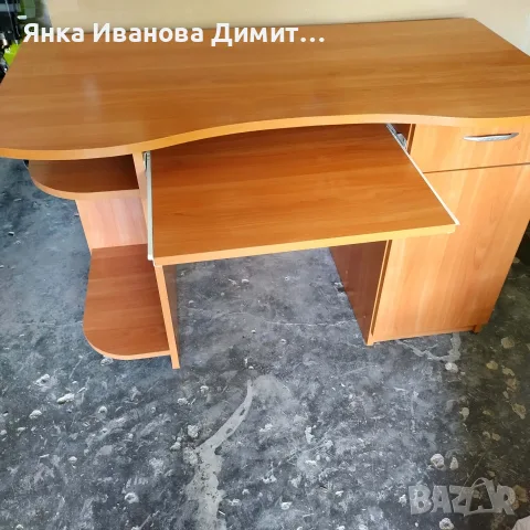 Ученическо бюро с място за компютър. Запазено, почти чисто ново. , снимка 2 - Мебели за детската стая - 55334572