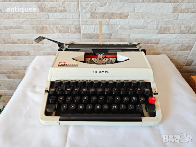 Стара пишеща машина Triumph de Luxe - 1970" год.