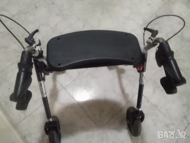 Ролатор Invacare, снимка 2 - Ролатори - 54583032