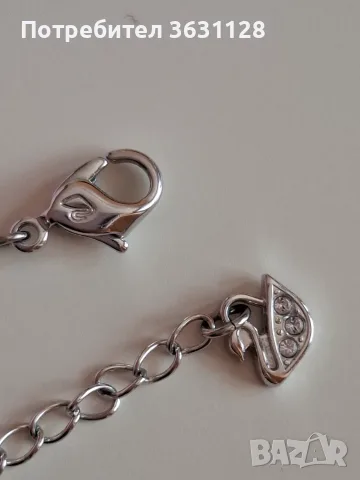 Колие Swarovski , снимка 2 - Колиета, медальони, синджири - 55330548