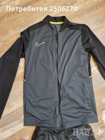 спортен екип - nike , снимка 2 - Спортни дрехи, екипи - 55639120