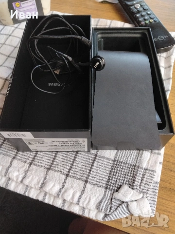 Нова кутия от Самсунг s 20 и чисто нови на Самсунг слушалки, снимка 2 - Samsung - 54689198