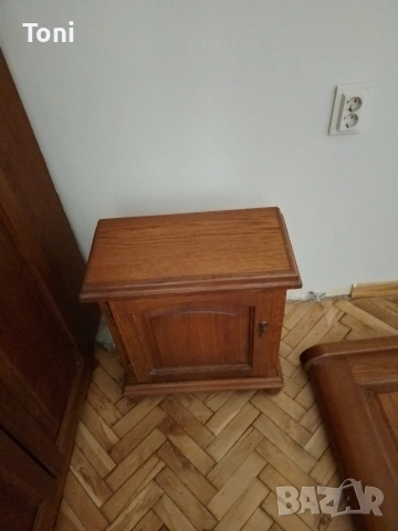 нощно шкафче от масив масивно дърво 