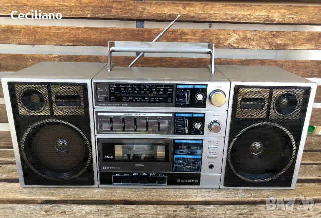Радиокасетофон SANYO C30 BOOMBOX  Работи функционално на всичко!