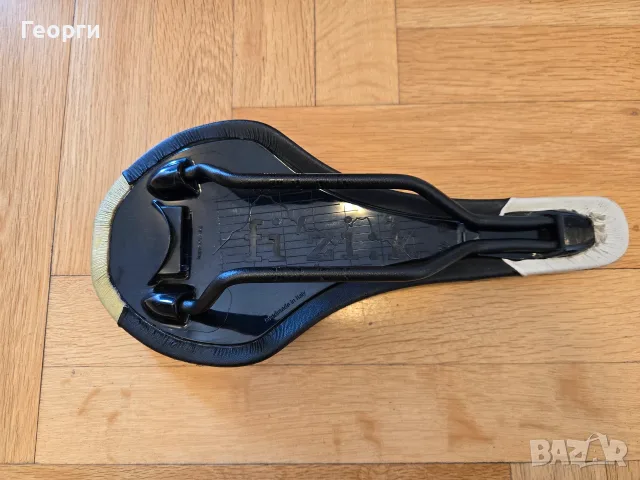 Седалки Specialized + Fizik, снимка 3 - Части за велосипеди - 55334182