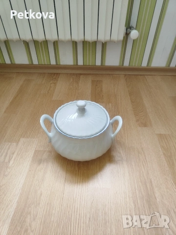 Порцеланов супник