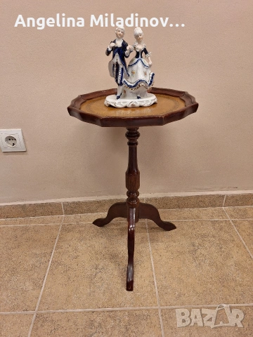 Помощна масичка с естествена кожа 