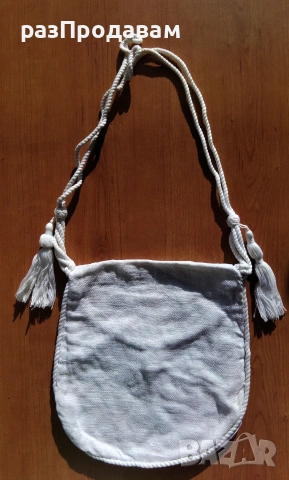 Ръчно шита чантичка с бродерия и пискюли~ Бохо стил ~ Boho Style, снимка 3 - Чанти - 54341032