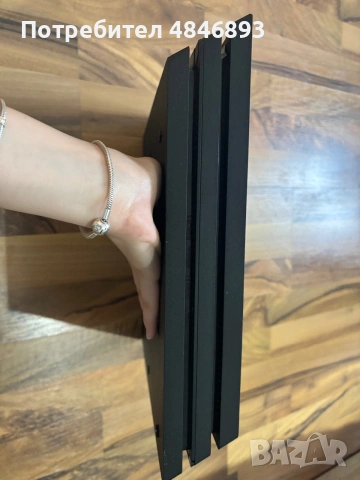 PS4 Pro 1TB + 2 джойстика + 7 игри, снимка 3 - PlayStation конзоли - 55086625