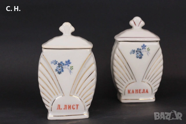 Красив порцеланов сервиз (буркани) за съхранение на подправки, снимка 2 - Антикварни и старинни предмети - 55226051