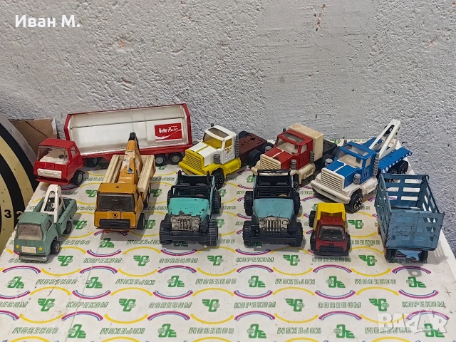 лот от стари ламаринени камиончета 10 броя 