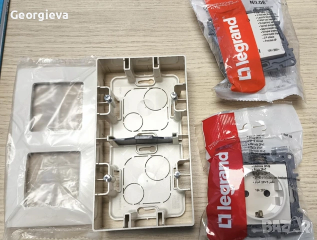 Комплект ключ и контакт шуко Legrand, серия Niloe за открит монтаж. НОВ 