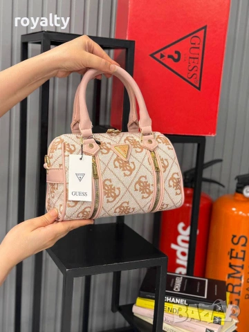 Guess Нова Стилна Дамска Чанта Гес Различни Цветове , снимка 6 - Чанти - 55132321
