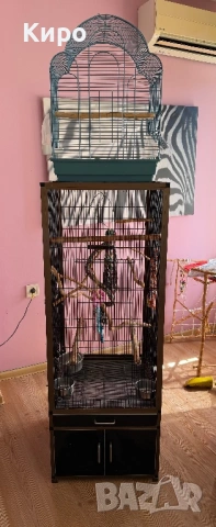 Две клетки и играчки 