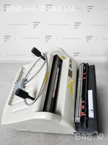 Машина за дупчене и поставяне на метални спирали James Burn JBI PB3300, снимка 2 - Други машини и части - 26739698