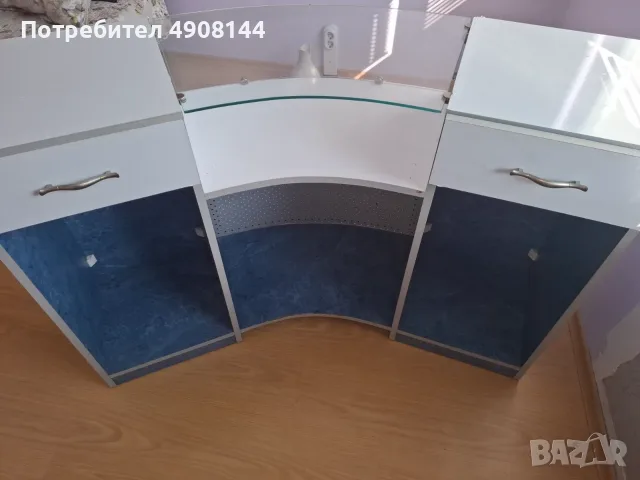 Продавам бюро витрина, снимка 3 - Друго търговско оборудване - 55702316