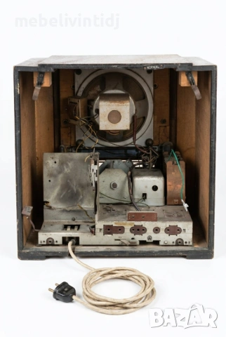Ретро радиоприемник с дървен корпус от 30-те години, снимка 5 - Антикварни и старинни предмети - 54025113