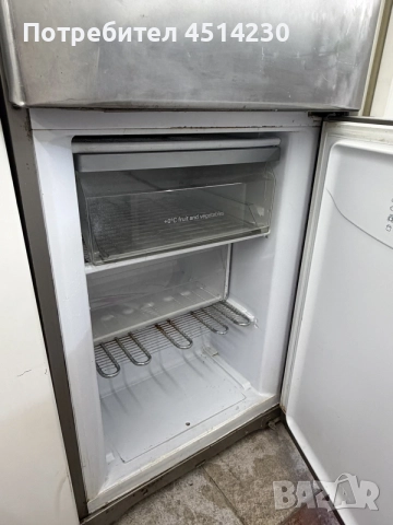 Хладилник Ariston – 200 × 60 см , снимка 8 - Хладилници - 55202343
