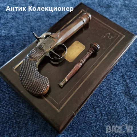 Морски пистолет с оригинална кутия, снимка 2 - Антикварни и старинни предмети - 55155452