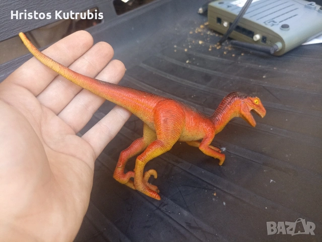 Реалистична фигурка на динозавър Велосираптор (Velociraptor)