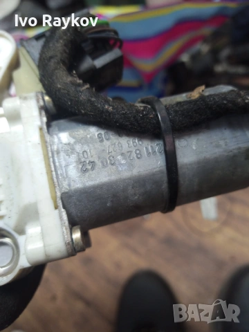 Стъклоповдигач Mercedes E-Class W211 Преден Десен , A2118203042, снимка 11 - Части - 51007351