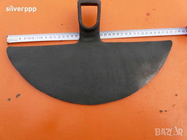  Голяма стара кована мотика 