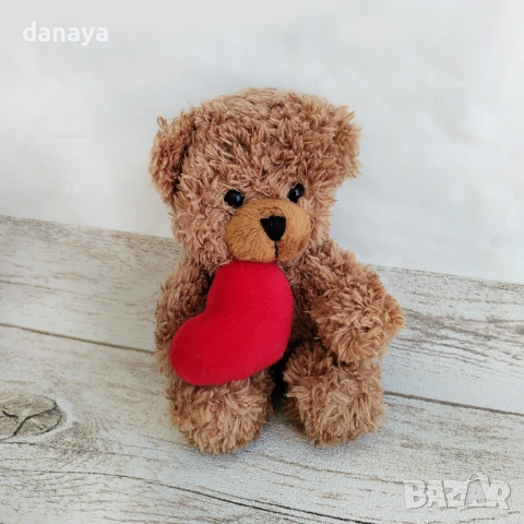 6635 Малко плюшено мече със сърце – подарък за Свети Валентин, 12 см