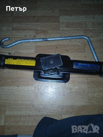 Оргинален крик тойота хйачи бус , снимка 18 - Аксесоари и консумативи - 54076543