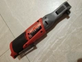 Безчеткова тресчотка Milwaukee M12 FIR35. 75 нютона, 3/8 глава . Само тяло. Цена: 109€ (крайна), снимка 2