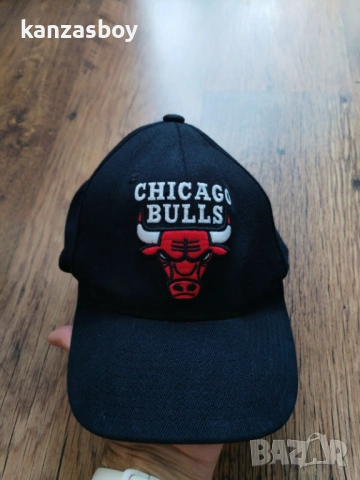 chicago bulls mitchell and ness - страхотна шапка