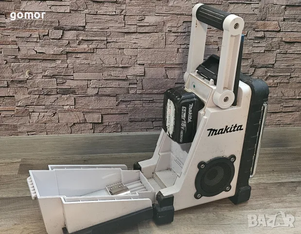 Преносимо строително радио Makita BMR100, снимка 3 - Други инструменти - 55314593
