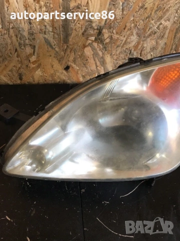 Преден ляв фар HELLA за Honda CR-V (2003) , снимка 2 - Части - 54440664