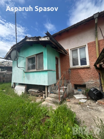 Продавам къща в град Батановци на 30 км от София , снимка 4 - Къщи - 54945272