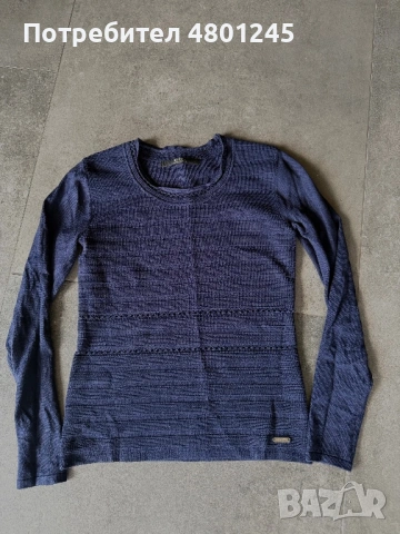 Тъмносиня фино плетена блуза GUESS