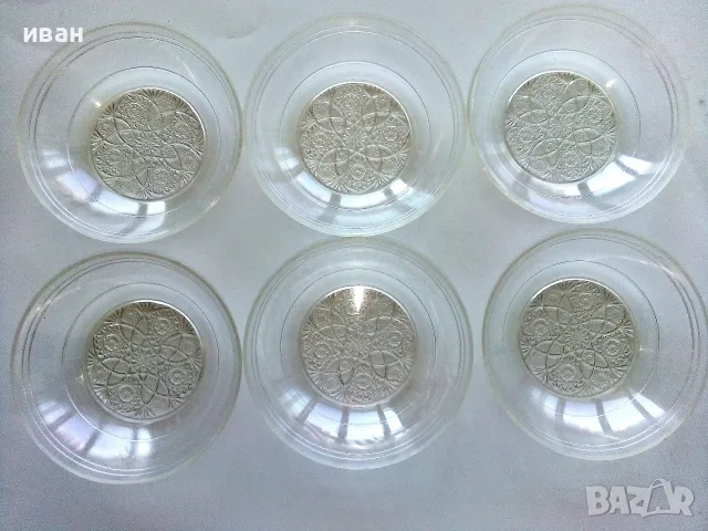 Стари малки пластмасови чинийки 6 броя