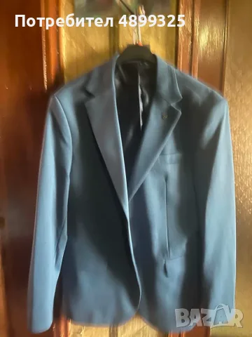 Продавам чисто ново сако.