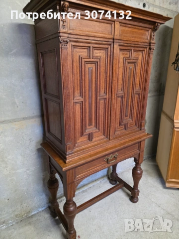 Шкаф в Готически стил с дърворезба , снимка 2 - Шкафове - 54236018