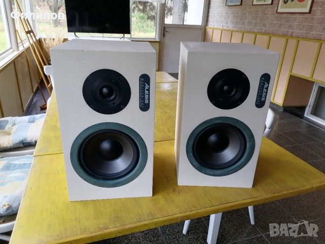 Alesis monitor one