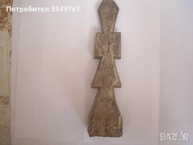 Много стар дървен просфор.