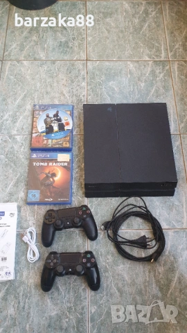 PS4 + 2 джойстика + 2 игри + кабели  