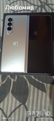 Продавам чисто нов телефон с протектори на двата дисплея , снимка 2 - Samsung - 55226492