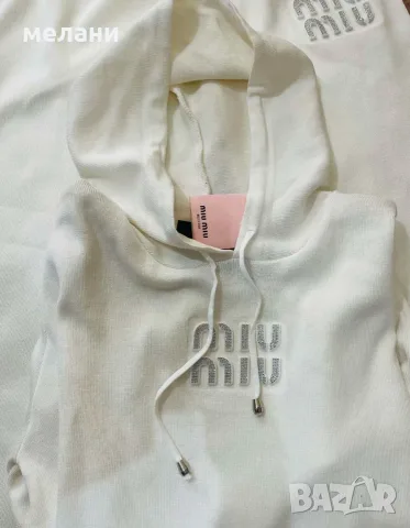 Продавам НОВ дамски спортен комплект Miu Miu